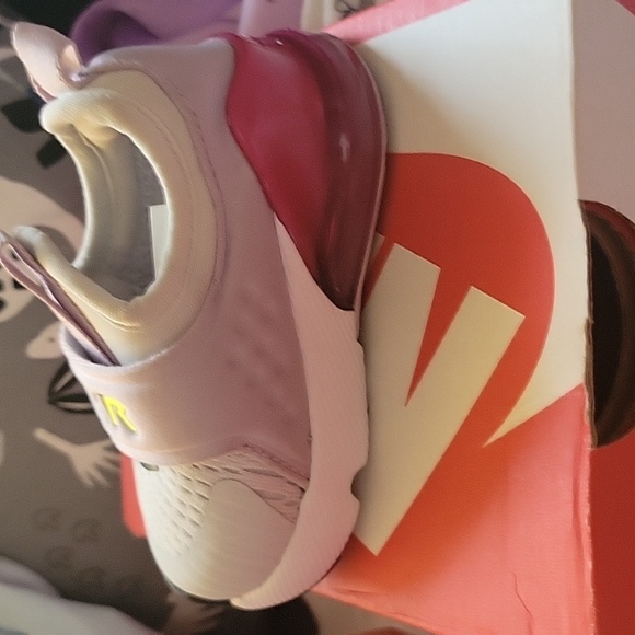 Nike Air Max 270 - Picture 3 of 4